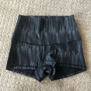 Lululemon size 6 boogie shorts